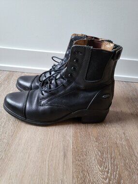 Ariat Boots 7.5 US